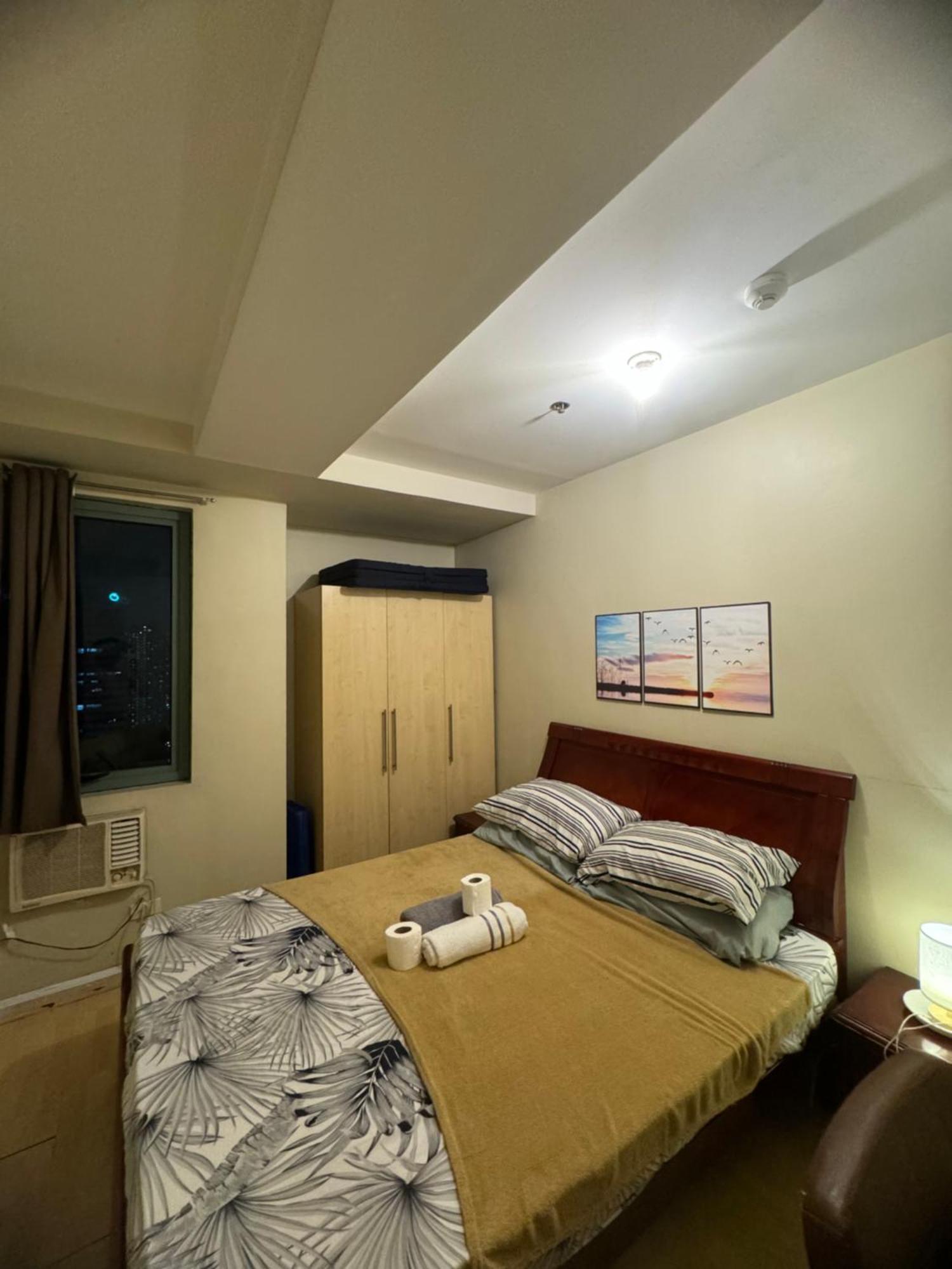 Soho 1 Bedroom With Balcony Near Mrt Edsa Shaw Pioneer Greenfields Sm Megamall Ortigas Apartment Manila