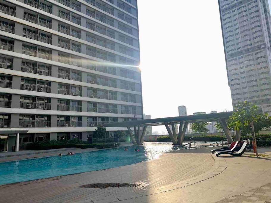 Apartment 1br Fame Residences Mandaluyong- Be My Guest Staycation- Near Sm Megamall, Greenfield District, & Ortigas