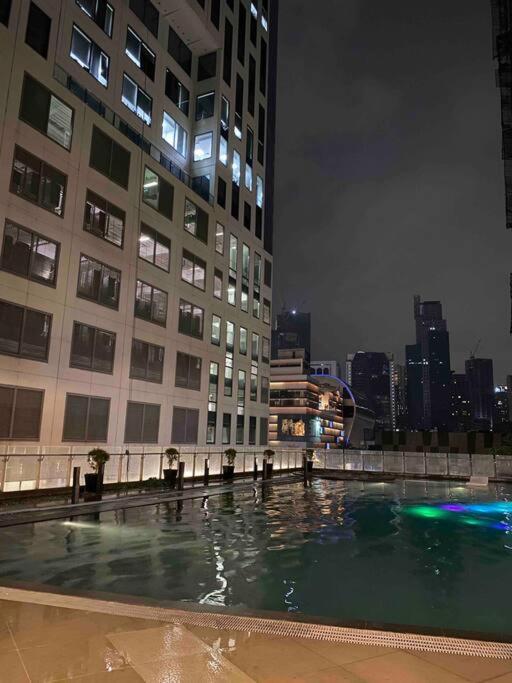 Apartment Amazing 1 Bedroom With Pool, Gym And Stunning View At Heart Of Makati Manila