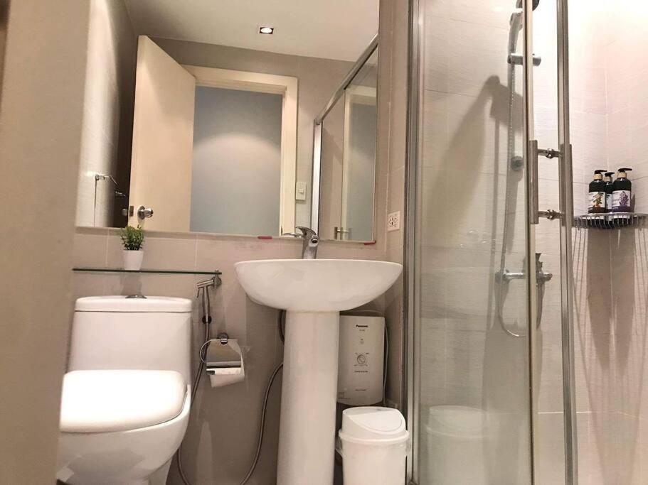 Amazing 1 Bedroom With Pool, Gym And Stunning View At Heart Of Makati Apartment