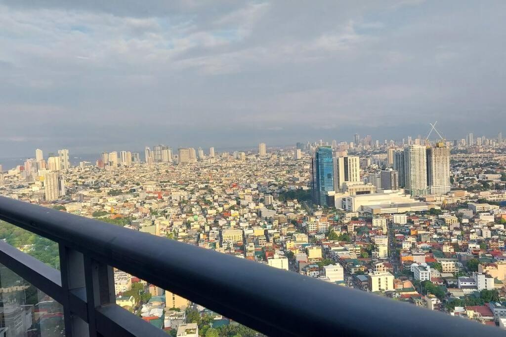 Apartment Amazing 1 Bedroom With Pool, Gym And Stunning View At Heart Of Makati