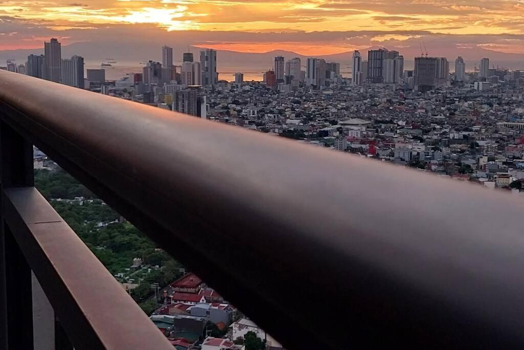Apartment Amazing 1 Bedroom With Pool, Gym And Stunning View At Heart Of Makati *