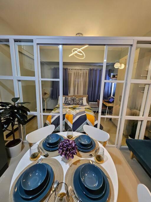 Apartment Urban Escape At Morgan Mckinley Hill, Bgc *