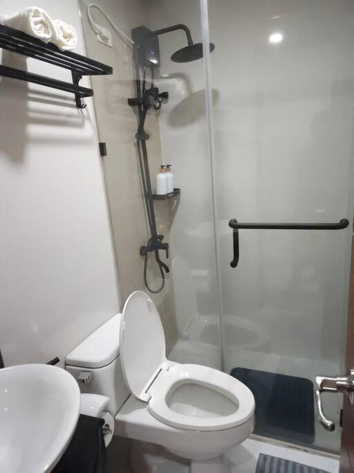 Apartment Urban Escape At Morgan Mckinley Hill, Bgc