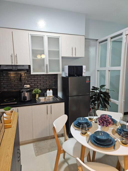 Urban Escape At Morgan Mckinley Hill, Bgc Apartment Manila
