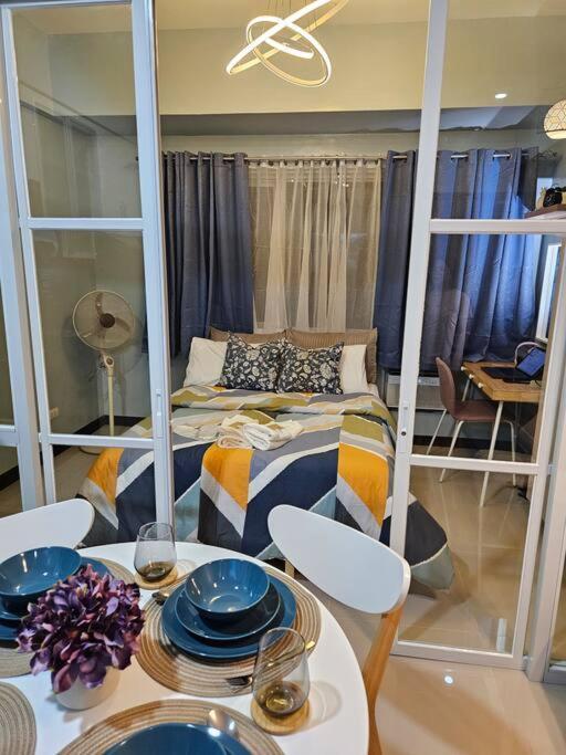 Apartment Urban Escape At Morgan Mckinley Hill, Bgc Manila
