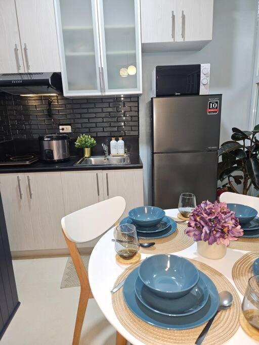 Apartment Urban Escape At Morgan Mckinley Hill, Bgc *