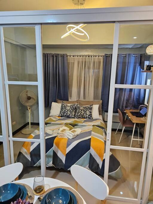 Urban Escape At Morgan Mckinley Hill, Bgc Apartment Manila