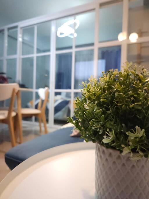 Apartment Urban Escape At Morgan Mckinley Hill, Bgc Manila