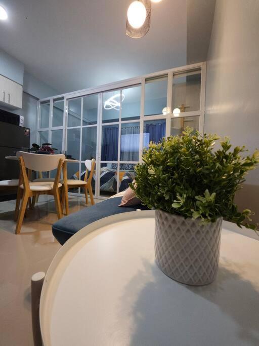 Urban Escape At Morgan Mckinley Hill, Bgc *