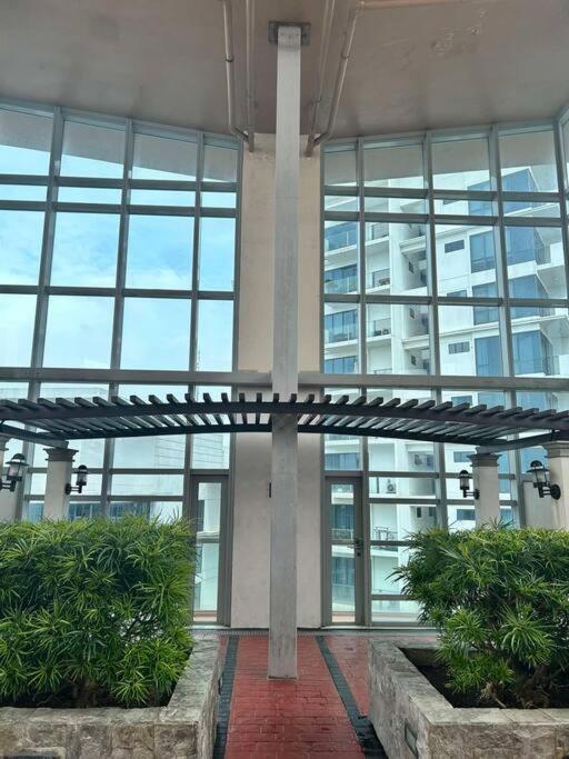 Urban Escape At Morgan Mckinley Hill, Bgc Apartment