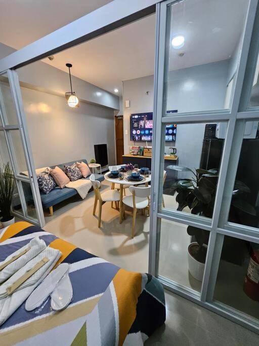 Apartment Urban Escape At Morgan Mckinley Hill, Bgc Manila