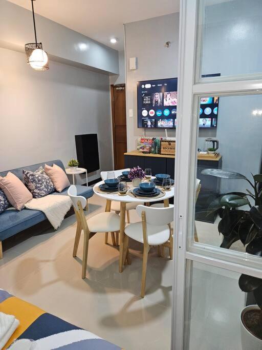 Apartment Urban Escape At Morgan Mckinley Hill, Bgc *