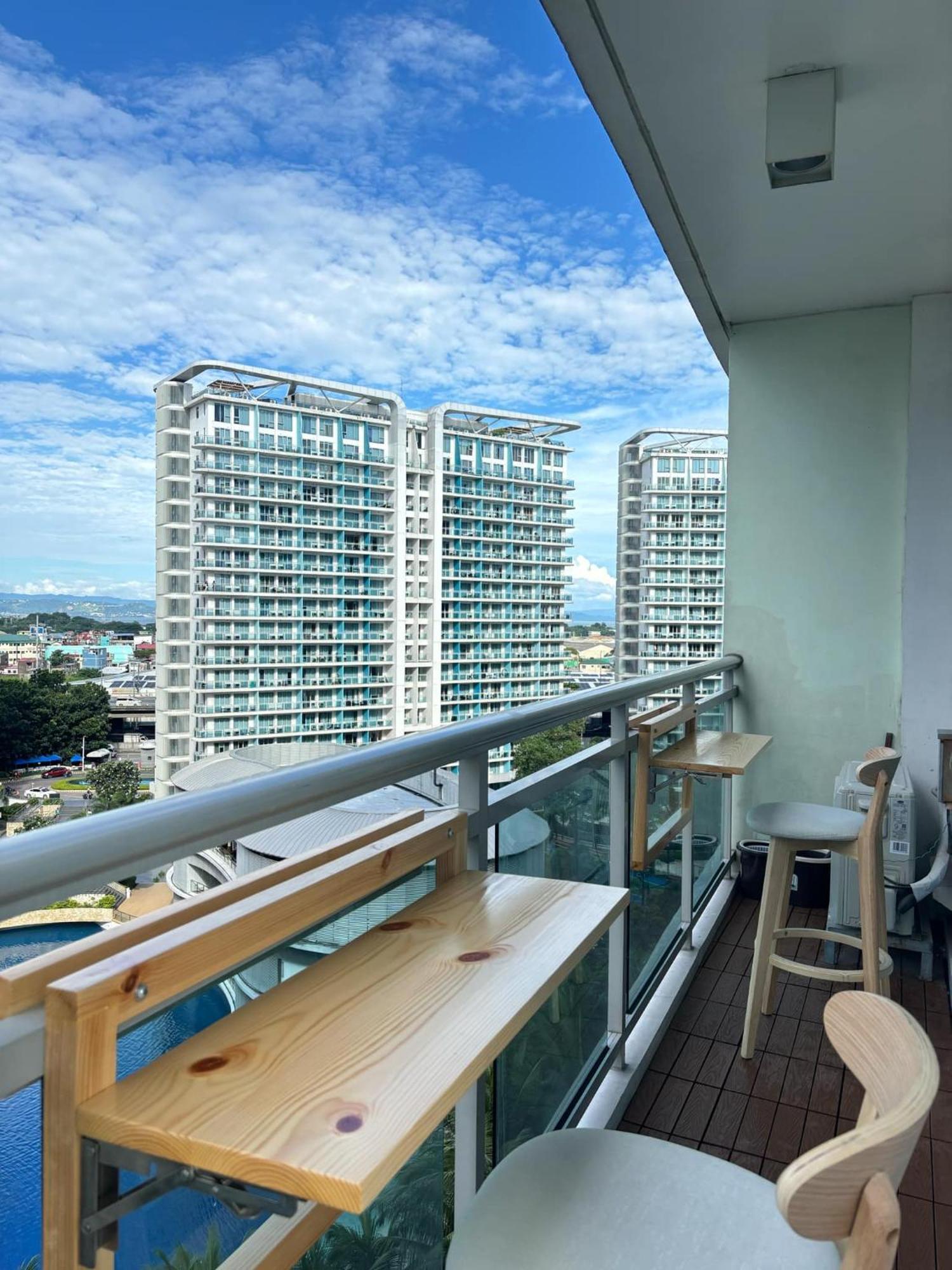 Apartment Urban At Azure Manila