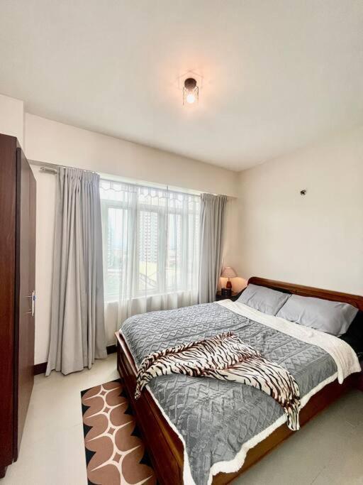 Elevated Staycation Bgc Venice Grand Canal *