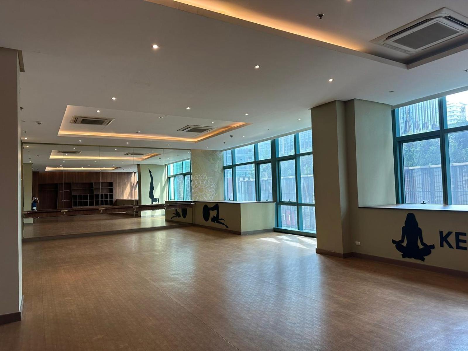 Apartment Modern In Bonifacio Global