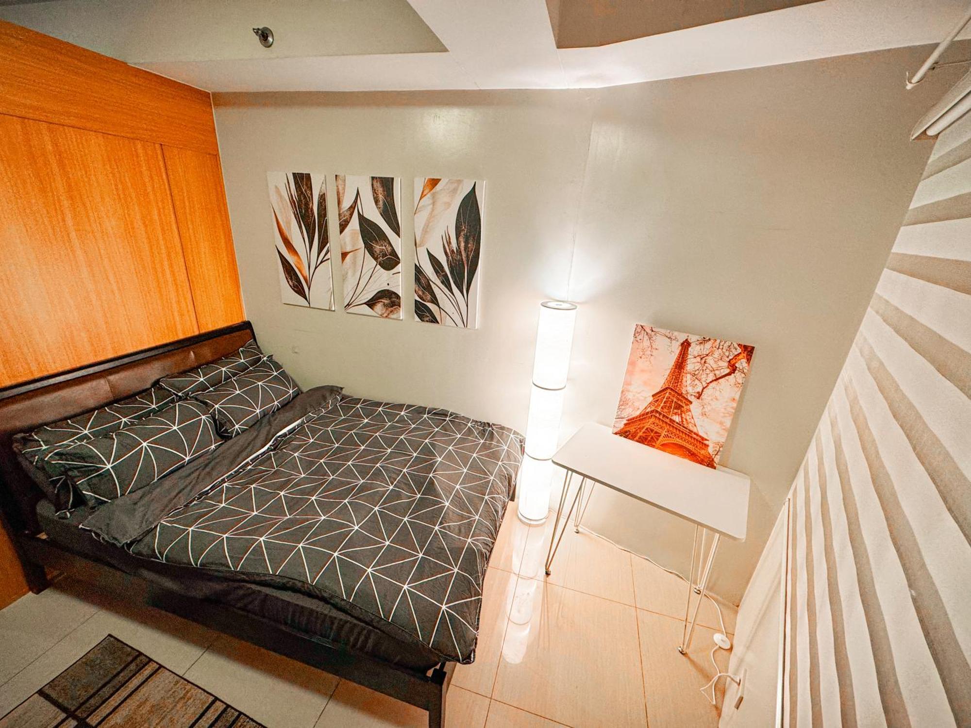 Pool View 1br 2-4 Guests, 5 Mins To Mall Of Apartment Manila