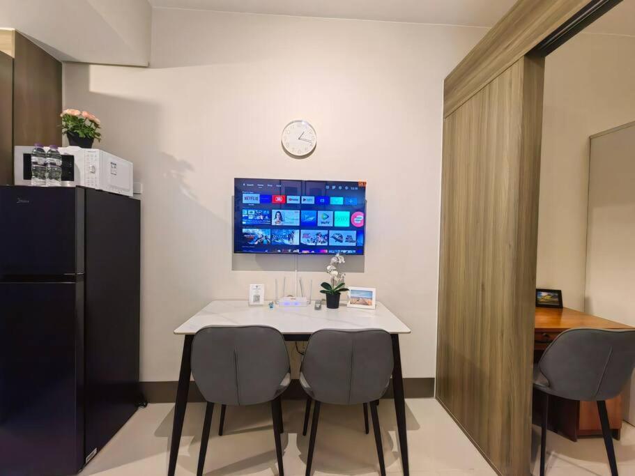 1br Unit Condotel W Balcony Fame Residences #fm52 Apartment