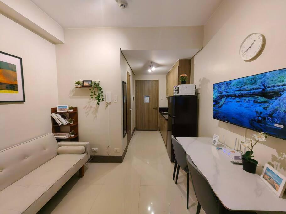 Apartment 1br Unit Condotel W Balcony Fame Residences #fm52 Manila