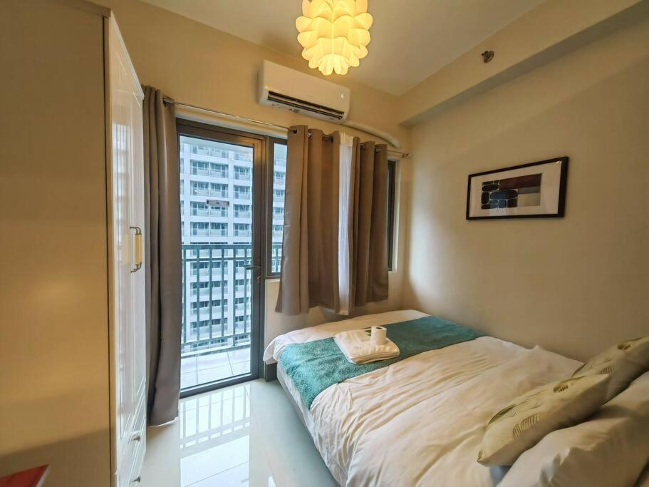 1br Unit Condotel W Balcony Fame Residences #fm52 * Manila