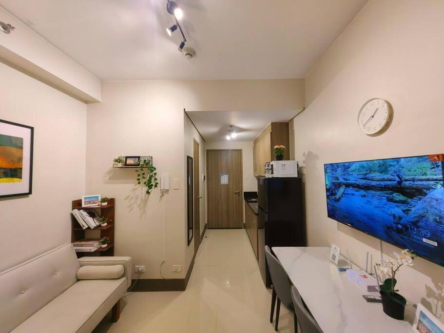 1br Unit Condotel W Balcony Fame Residences #fm52 Manila