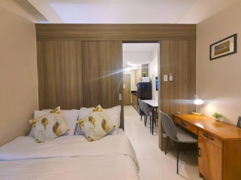 Apartment 1br Unit Condotel W Balcony Fame Residences #fm52 *