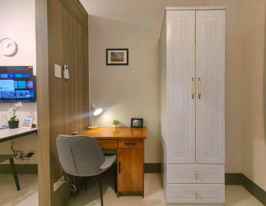 Apartment 1br Unit Condotel W Balcony Fame Residences #fm52 Manila