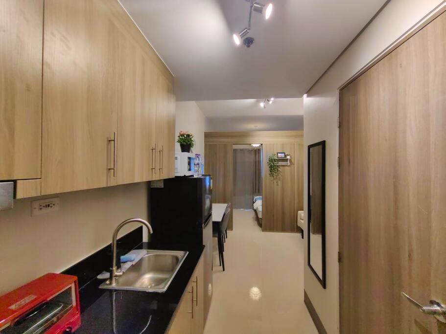 Apartment 1br Unit Condotel W Balcony Fame Residences #fm51 Manila