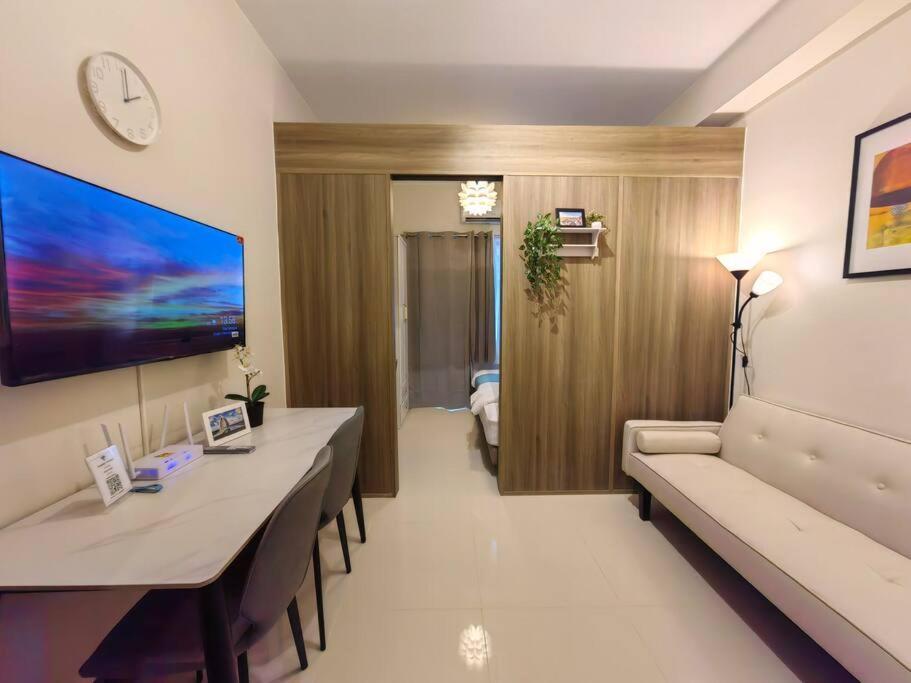 1br Unit Condotel W Balcony Fame Residences #fm51 Manila