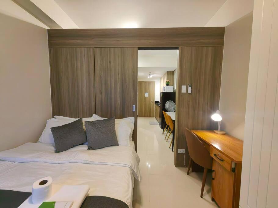 1br Unit Condotel W Balcony Fame Residences #fm47 Apartment