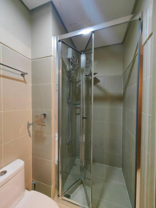 Apartment 1br Unit Condotel W Balcony Fame Residences #fm47 Manila
