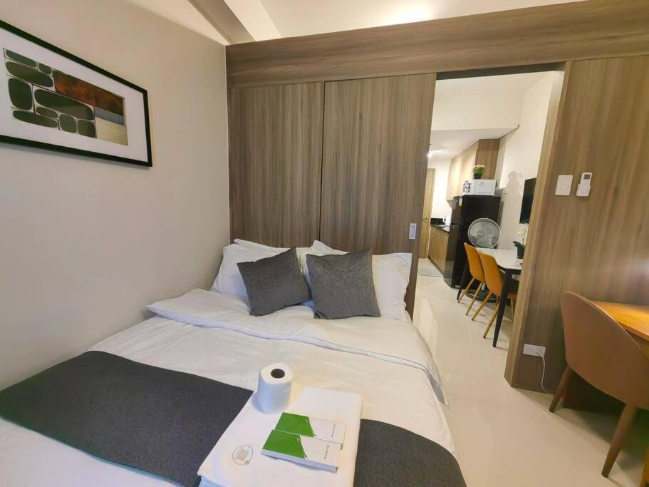 1br Unit Condotel W Balcony Fame Residences #fm47 Manila