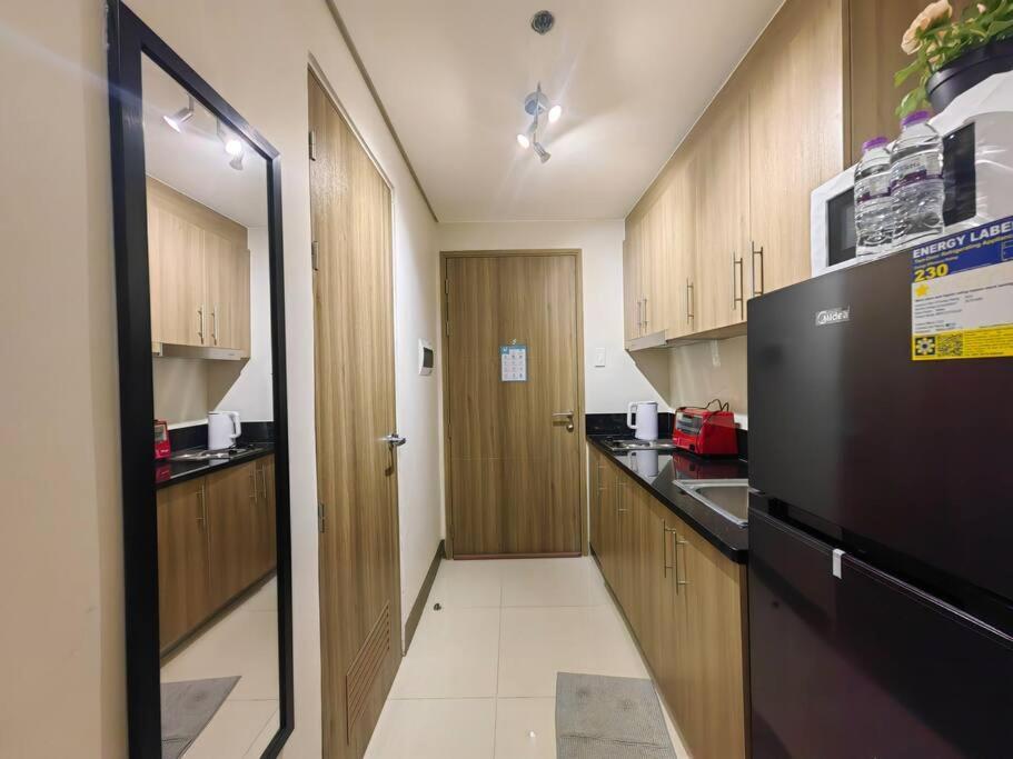 Apartment 1br Unit Condotel W Balcony Fame Residences #fm47 Manila