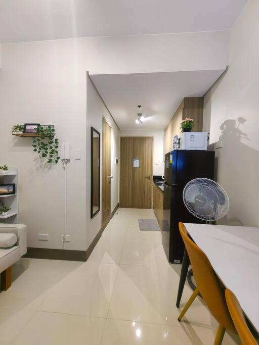 Apartment 1br Unit Condotel W Balcony Fame Residences #fm47 Manila