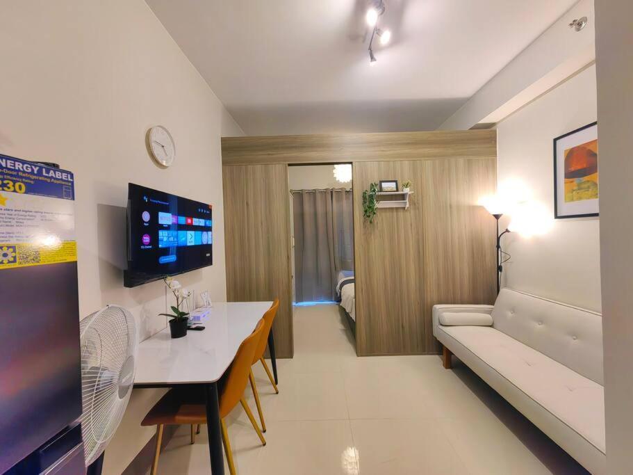 1br Unit Condotel W Balcony Fame Residences #fm47 Apartment Manila