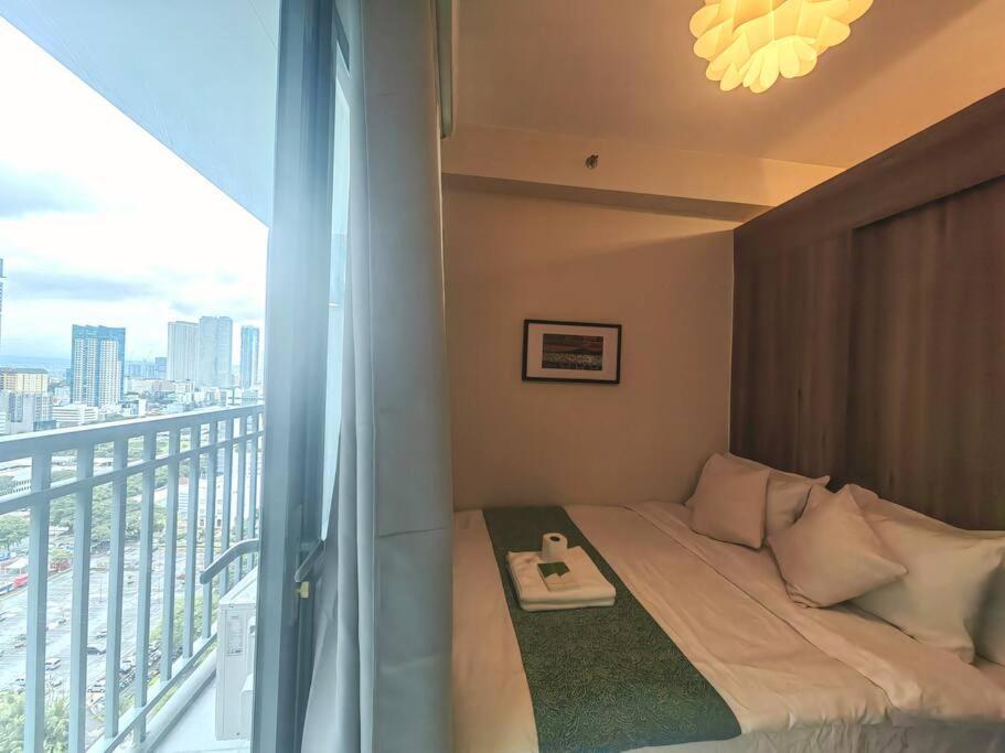Apartment 1br Unit Condotel W Balcony Fame Residences #fm37 Manila
