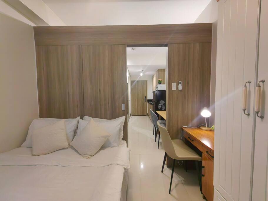 Apartment 1br Unit Condotel W Balcony Fame Residences #fm37 Manila