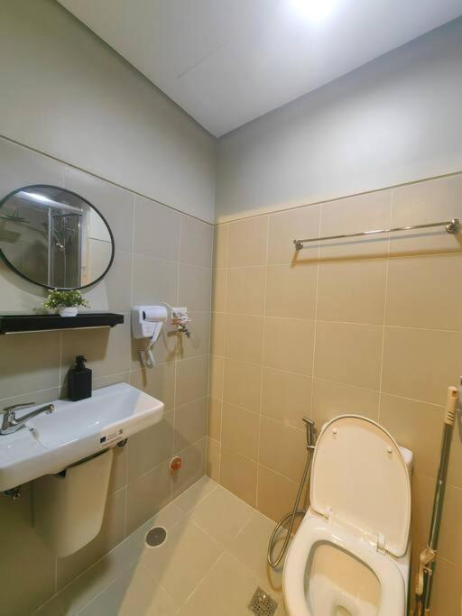 1br Unit Condotel W Balcony Fame Residences #fm37 * Manila