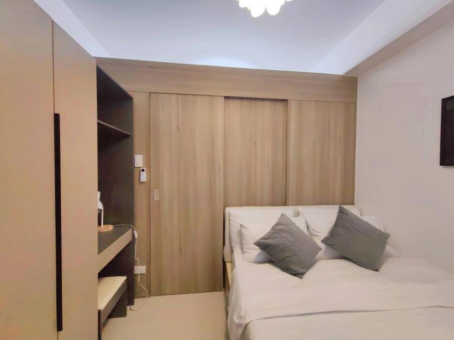 Apartment 1br Unit Condotel W Balcony Fame Residences #fm36 Manila