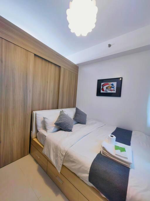 Apartment 1br Unit Condotel W Balcony Fame Residences #fm36 Manila