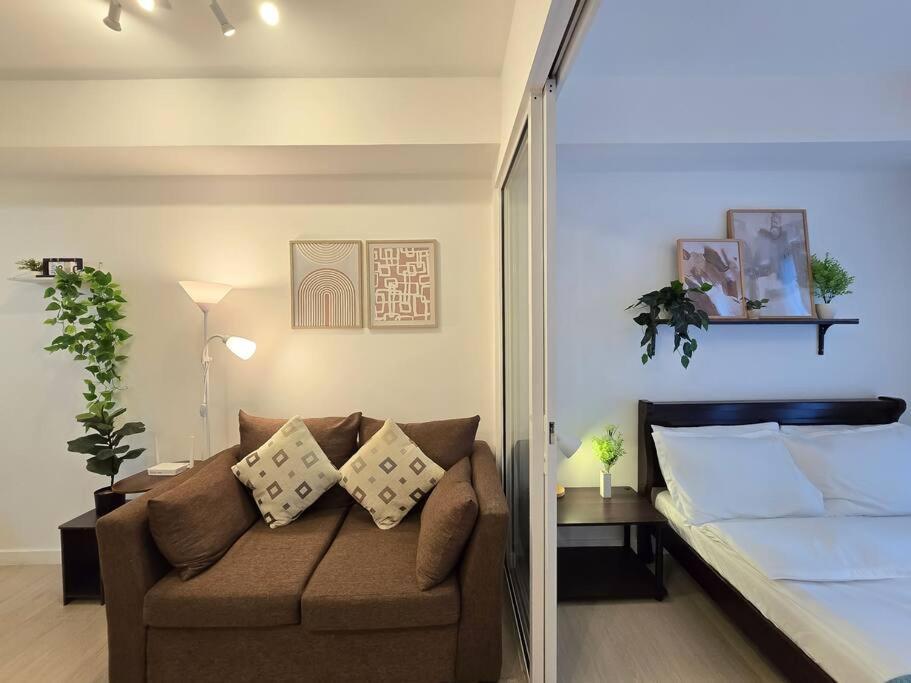 1br Condotel Azure Urban Near Airport #az06 Apartment