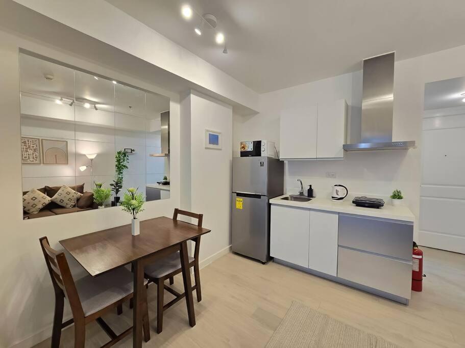 1br Condotel Azure Urban Near Airport #az06 *
