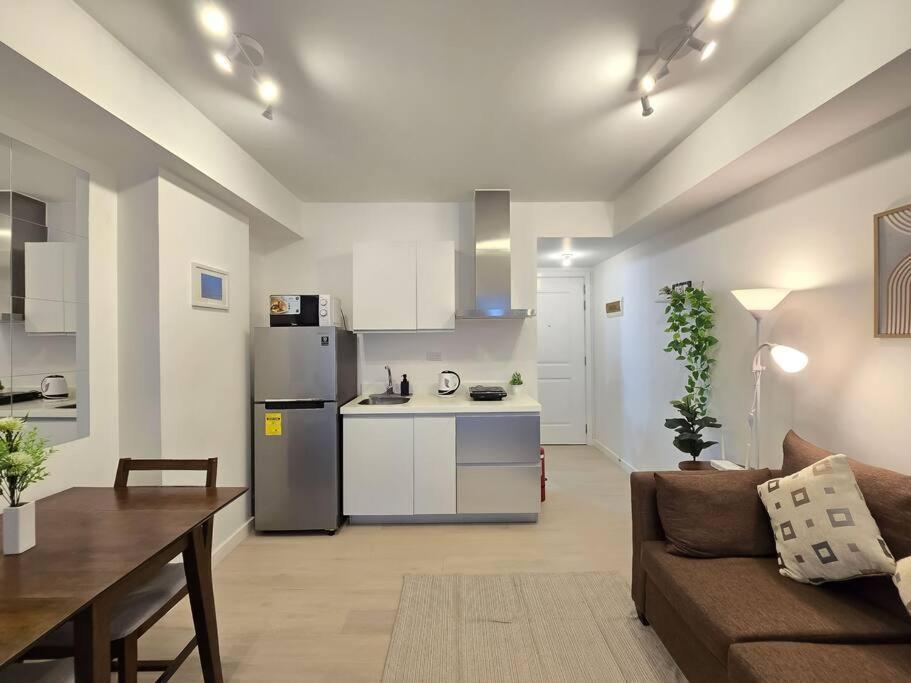 1br Condotel Azure Urban Near Airport #az06 Manila