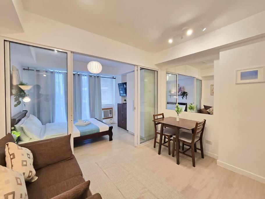 1br Condotel Azure Urban Near Airport #az06 *