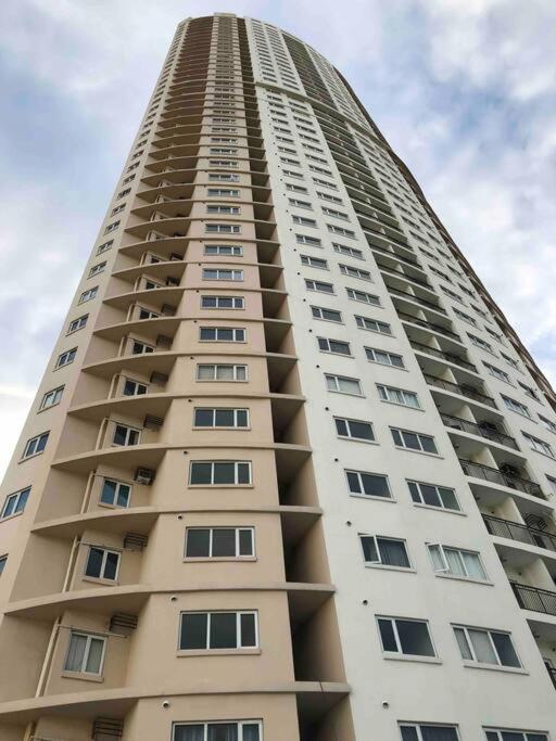2-bedroom With Swimming Pool Apartment Manila