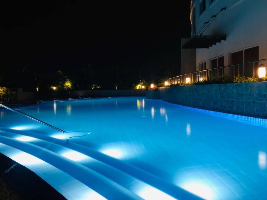 2-bedroom With Swimming Pool Manila