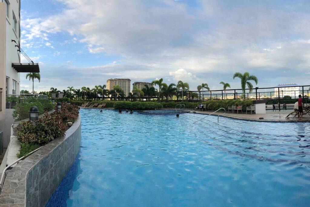 2-bedroom With Swimming Pool Manila