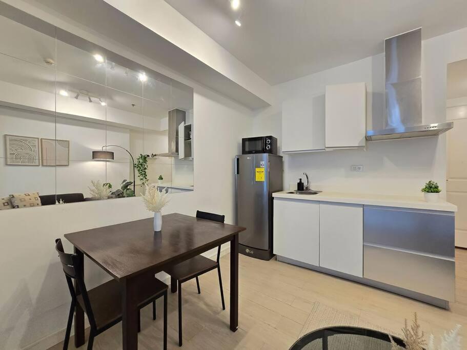 1br Condotel Azure Urban Near Airport #az05 Apartment