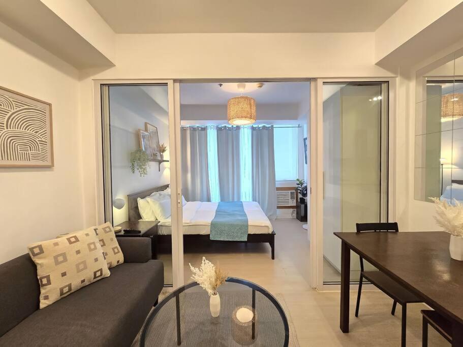 1br Condotel Azure Urban Near Airport #az05 *