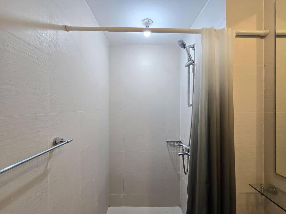 1br Condotel Azure Urban Near Airport #az05 Apartment *